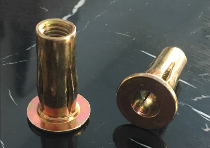 Flat Head Slotted Body