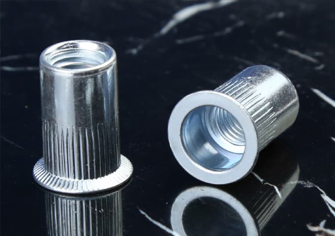 Countersunk Head Knurled Body